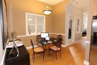 5349 N Kenmore Ave, Unit M00H in Chicago, IL - Building Photo - Building Photo