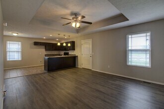 5592 W Longleaf Dr in Springfield, MO - Building Photo - Building Photo