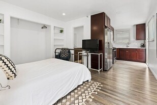 512 W Juniper St in San Diego, CA - Building Photo