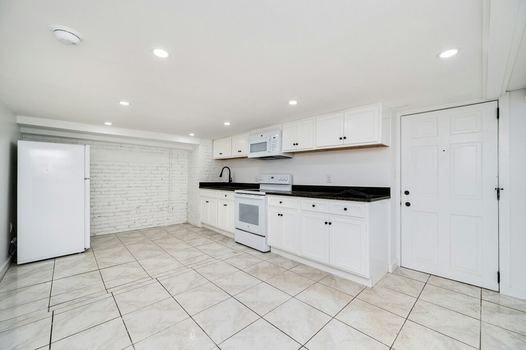 57 S 6th St in Reading, PA - Building Photo