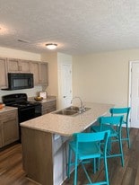 Creekside Crossing Apartments in Louisville, KY - Building Photo