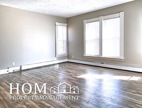 229 Center St, Unit 2 in Mankato, MN - Foto de edificio - Building Photo