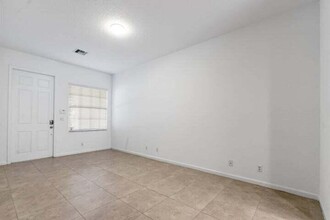 6120 SE Portofino Cir in Hobe Sound, FL - Building Photo - Building Photo