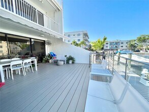 3547 NE 168th St in Miami, FL - Foto de edificio - Building Photo