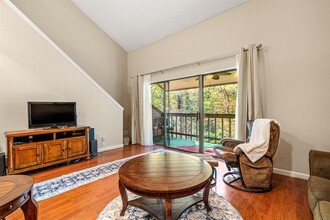 3900 Aspen Dr in Montgomery, TX - Foto de edificio - Building Photo