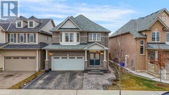 112 Longboat Run in Brantford, ON - Building Photo