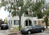 432-440 Walnut Ave in Long Beach, CA - Foto de edificio - Building Photo