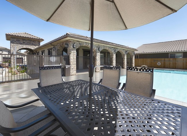 The Gates at Figarden Apartments in Fresno, CA - Foto de edificio - Building Photo