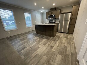 38053 Orleans St in Clinton Township, MI - Foto de edificio - Building Photo