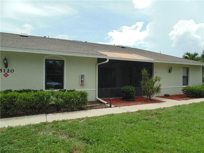 property at 5120 SW Courtyards Ct