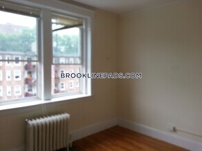 62 Egmont St in Brookline, MA - Foto de edificio - Building Photo