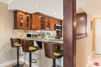 4337 Marina City Dr in Marina Del Rey, CA - Building Photo - Building Photo