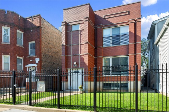 property at 3528 W Shakespeare Ave