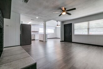 501 Norman Dr in Euless, TX - Building Photo - Building Photo