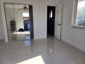 16101 SW 97th Ave in Miami, FL - Building Photo - Building Photo