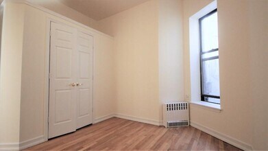 212 W 104th St in New York, NY - Building Photo - Building Photo