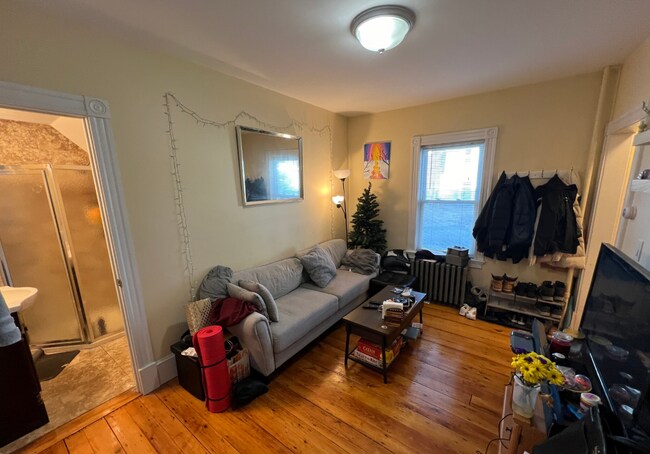 6 White Street Pl, Unit R in Cambridge, MA - Building Photo - Building Photo