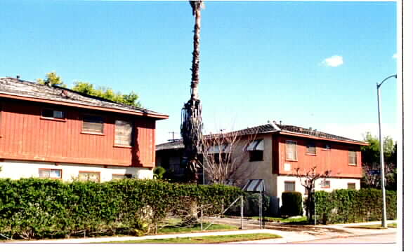 14827-14833 Blythe St in Van Nuys, CA - Building Photo