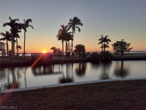 2585 Third St in Matlacha, FL - Foto de edificio - Building Photo