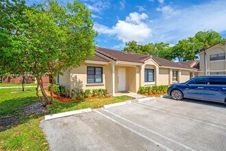 6552 NW 172nd Ln in Hialeah, FL - Building Photo - Building Photo
