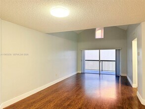 6280 NW 186th St, Unit 315 in Hialeah, FL - Building Photo - Building Photo