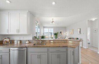 501 Crescent Way in San Francisco, CA - Building Photo - Building Photo