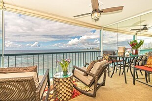 2877 Kalakaua Ave in Honolulu, HI - Building Photo