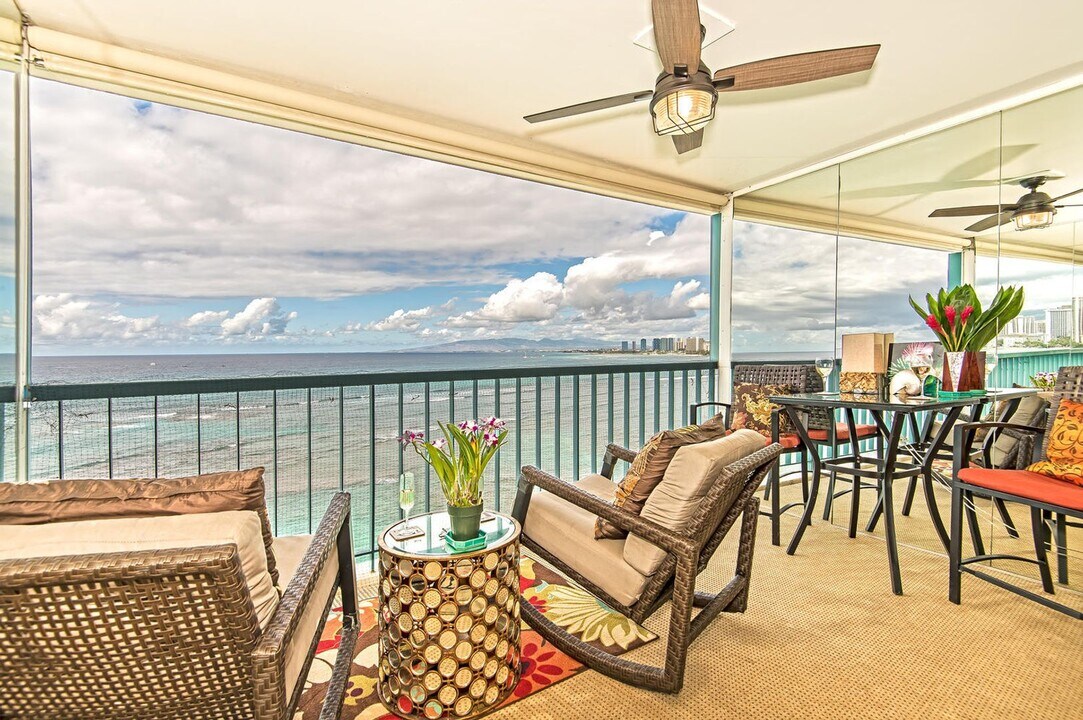 2877 Kalakaua Ave in Honolulu, HI - Building Photo