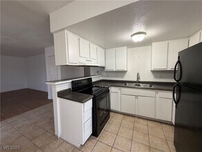 4750 Thunderbolt Ave in Las Vegas, NV - Building Photo - Building Photo