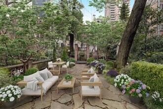 241 E 48th St in New York, NY - Building Photo - Building Photo