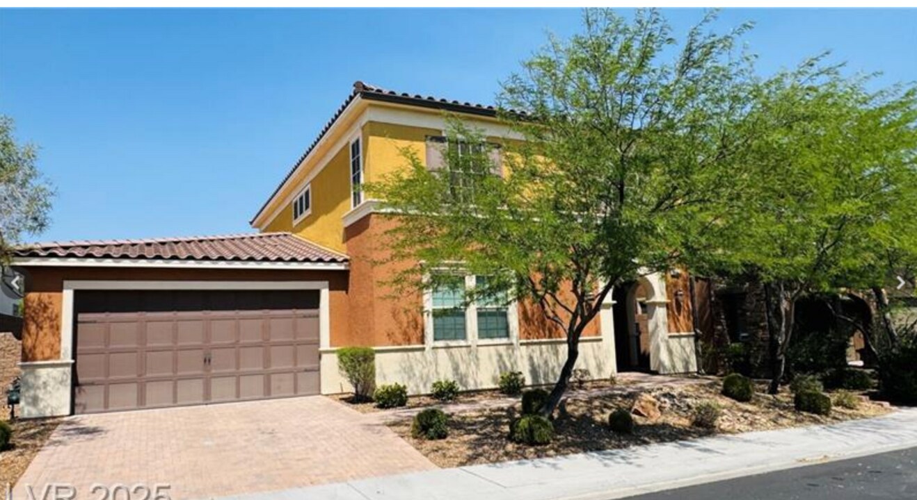 2596 Prairie Pine St in Henderson, NV - Building Photo