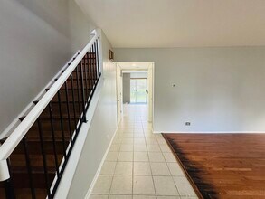 134 Sycamore Ave in Streamwood, IL - Building Photo - Building Photo
