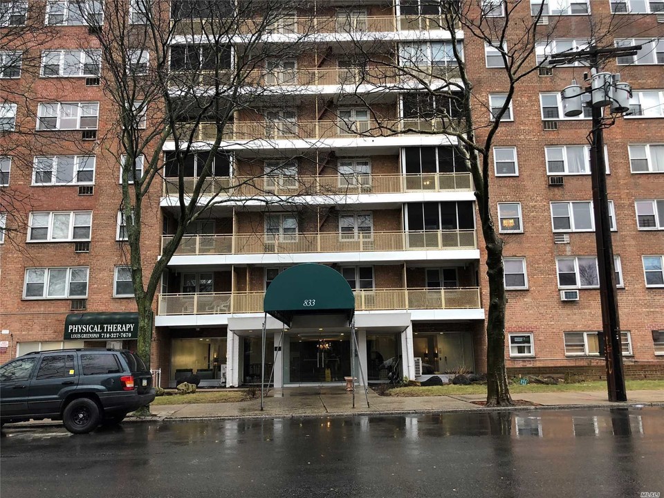 833 Central Ave-Unit -5A in Queens, NY - Building Photo
