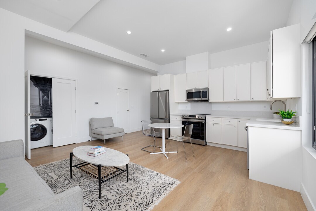 The Coastal Apartments in Santa Monica, CA - Building Photo