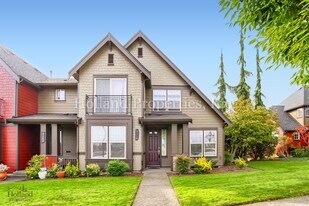 7118 NE Cherry Dr in Hillsboro, OR - Building Photo