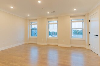 303 Maverick St, Unit 2 in Boston, MA - Building Photo - Building Photo