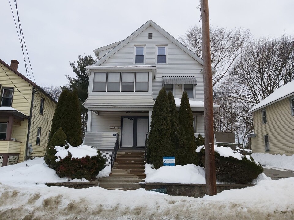 205-207-207 Hawkins St in Derby, CT - Building Photo