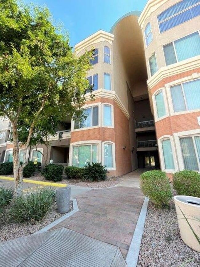 property at 435 W Rio Salado Pkwy