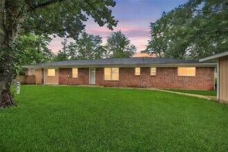 34514 Michelle Dr in Pinehurst, TX - Foto de edificio - Building Photo