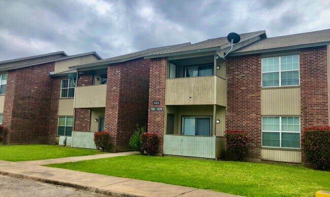 1611 S 3rd St in Ganado, TX - Building Photo - Building Photo