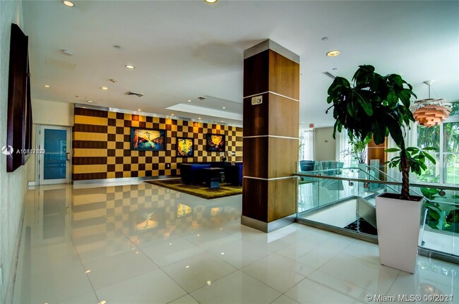 1800 N Bayshore Dr, Unit #2114 in Miami, FL - Foto de edificio - Building Photo