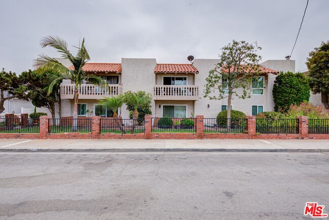 2020 Graham Ave in Redondo Beach, CA - Foto de edificio - Building Photo