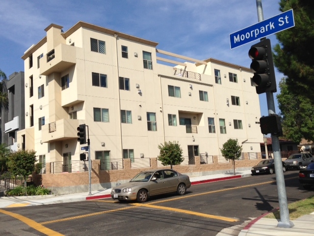 Moorpark Townhomes in Studio City, CA - Building Photo