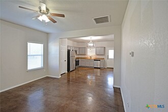 169 Rosedale Ave in New Braunfels, TX - Foto de edificio - Building Photo