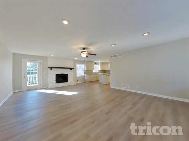 324 Pioneer Cir in Woodstock, GA - Foto de edificio - Building Photo