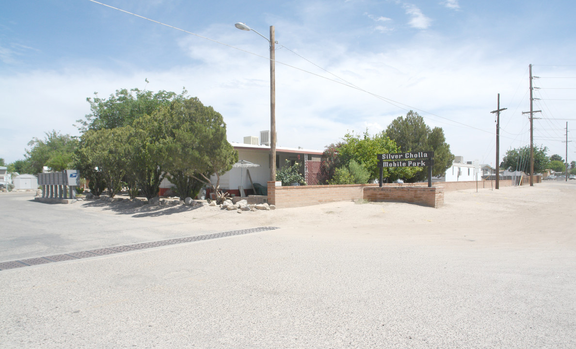 5000 N La Cholla Blvd in Tucson, AZ - Foto de edificio