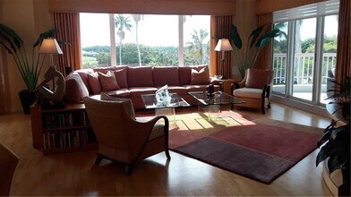 455 Longboat Club Rd, Unit 401 in Longboat Key, FL - Building Photo - Building Photo
