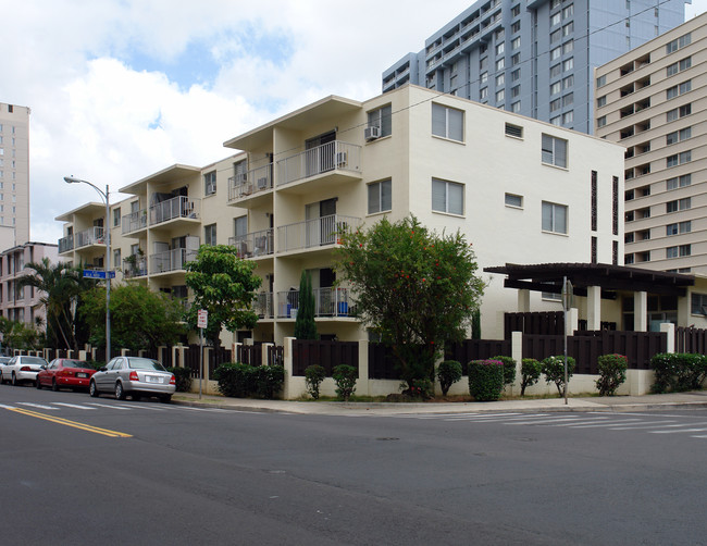 Kamaaina Hale in Honolulu, HI - Building Photo - Building Photo