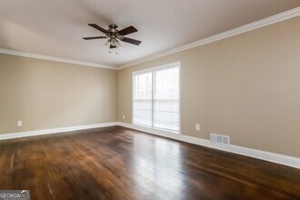 2134 Elinwood Dr in East Point, GA - Building Photo - Building Photo