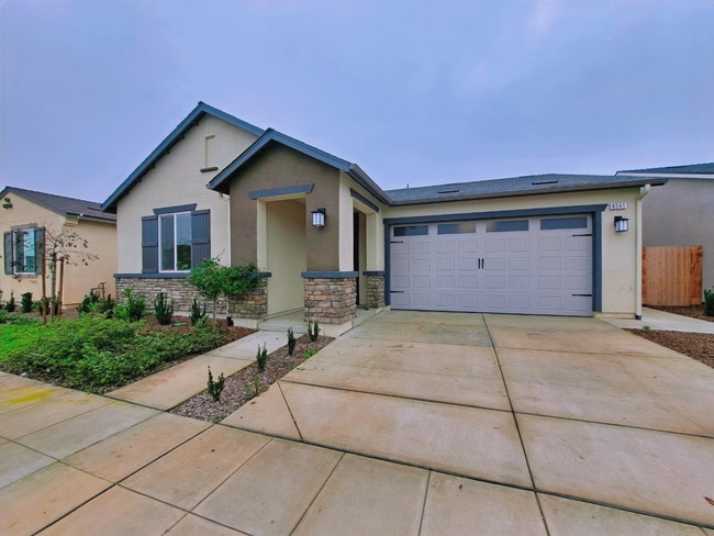 6541 E Carmen Ave in Fresno, CA - Building Photo - Building Photo